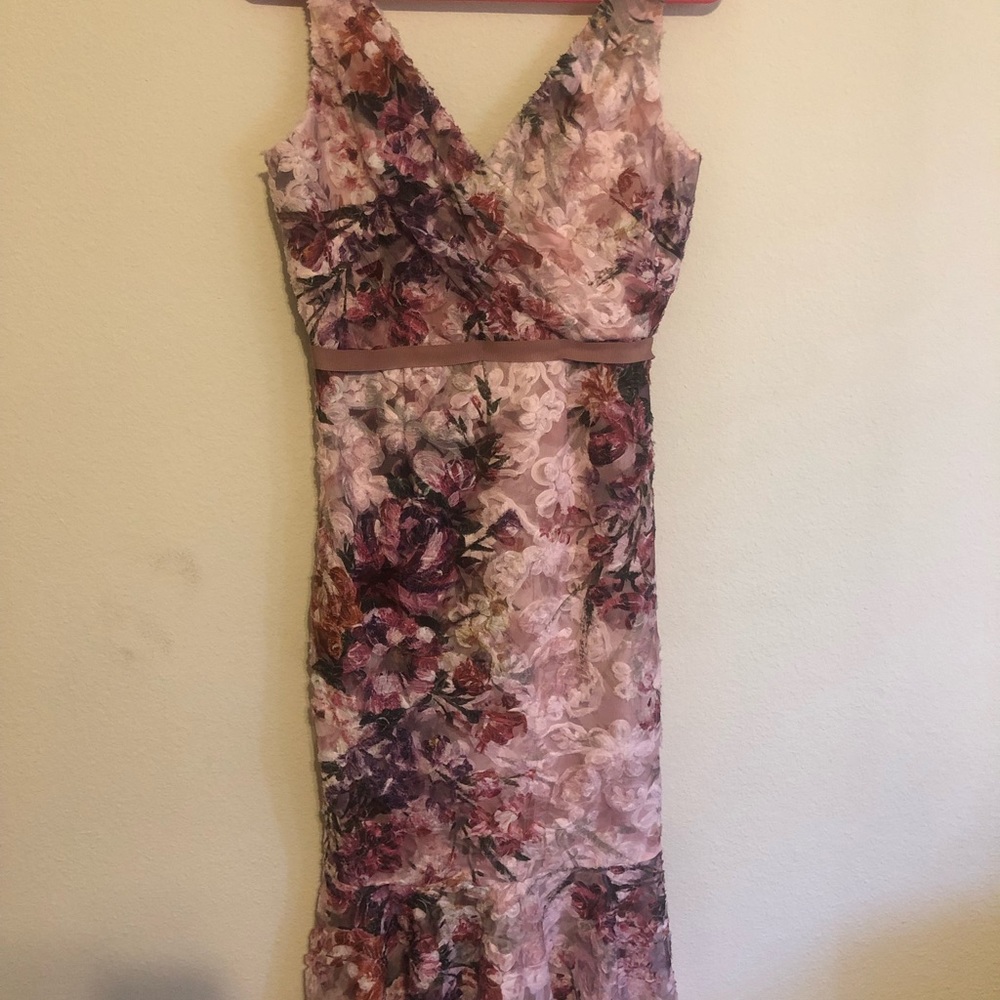 Perfect dress for a wedding or cocktail party!! Floral and beautiful colors